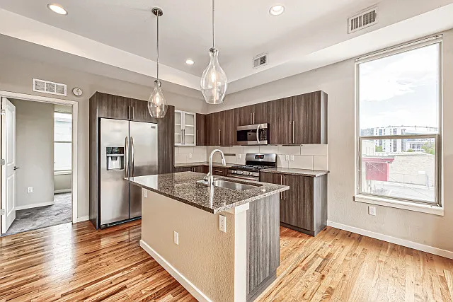 2100 N Clay St — Photo 13