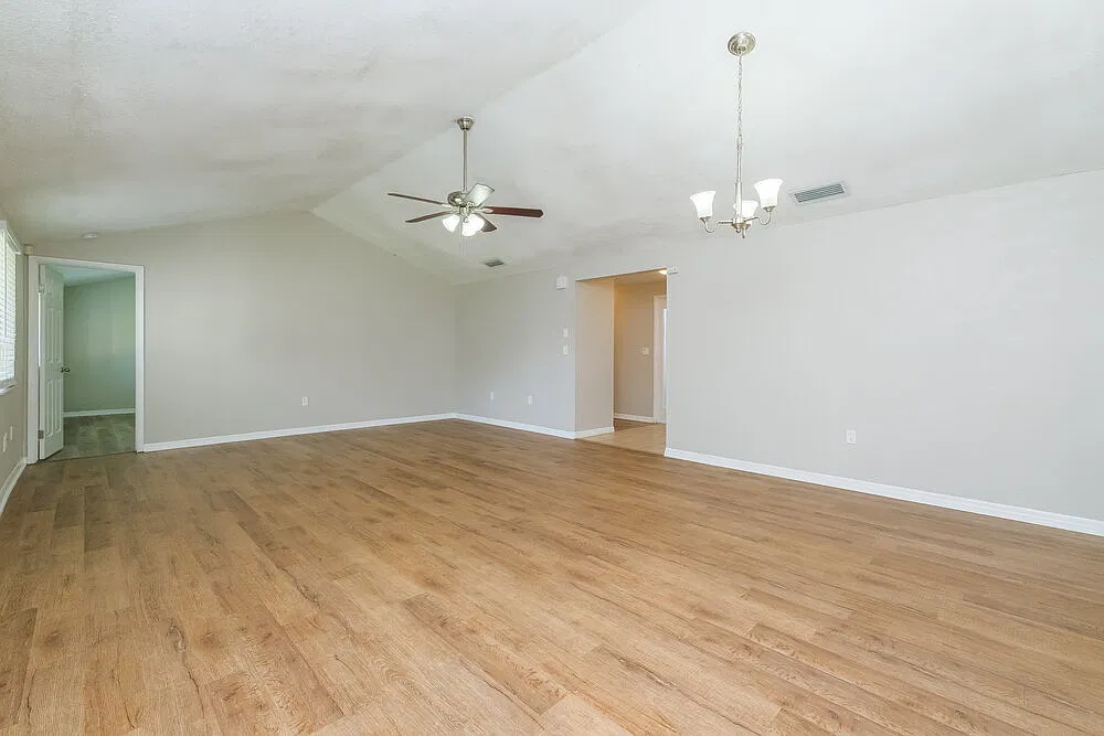 3 bed, 2.0 bath, 1374 sqft, $2,650 — Photo 3