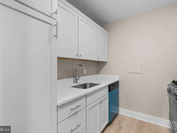 301 N Beauregard St APT 111, Alexandria, VA 22312