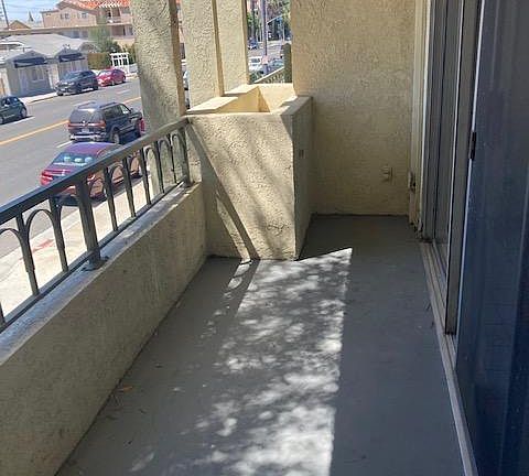 4th image of 420 Redondo Ave Unit 101