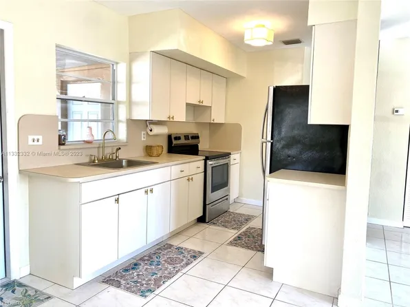 5775 NW 110th St, Hialeah, FL 33012