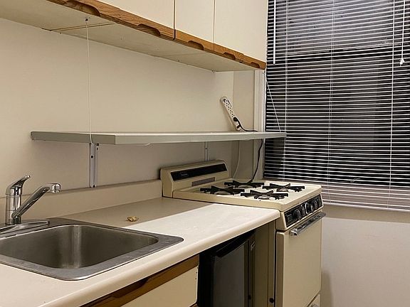 2nd image of 275 E 10th St APT 14