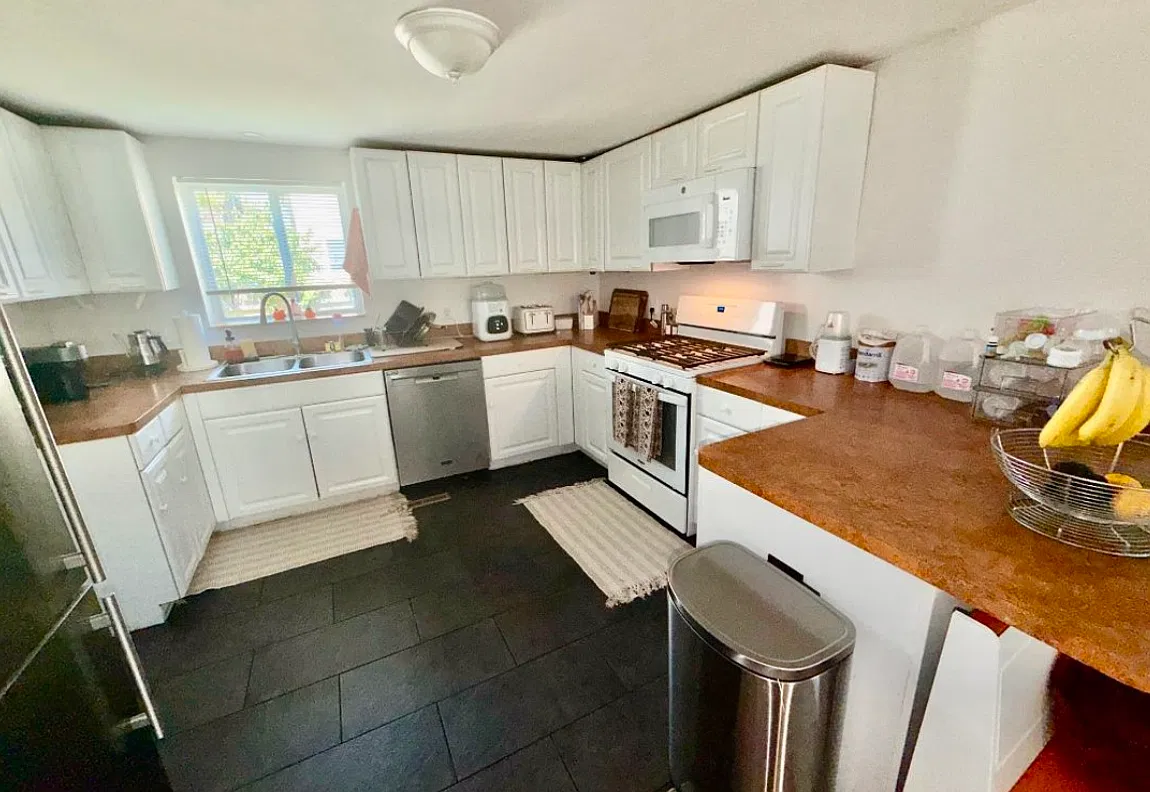 3 bed, 1294 sqft, $3,750 — Photo 4