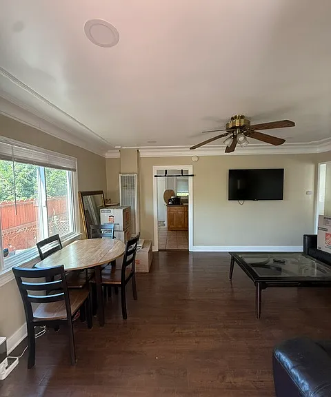 1047 N Rose Ave — Photo 5