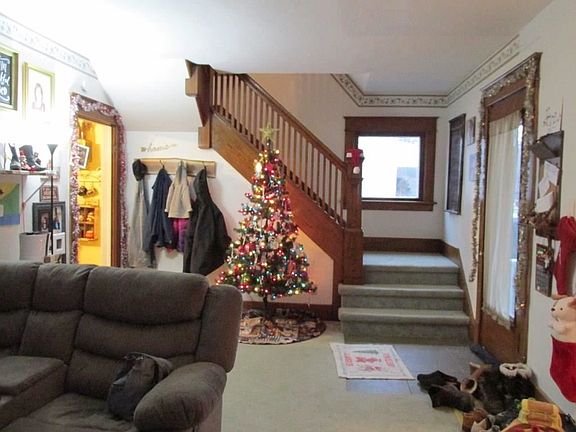 4th image of 110 Elm St