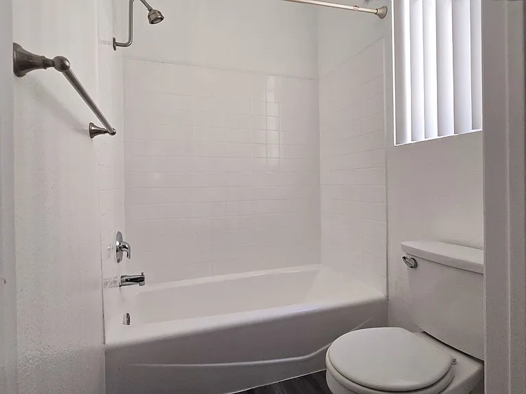685 Kelton Ave — Photo 33