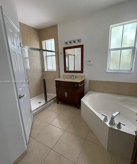10731 NW 74th Ter — Photo 21