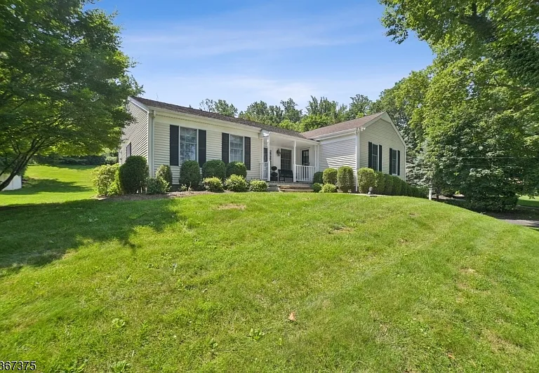 415 Fairmount Ave — Photo 1