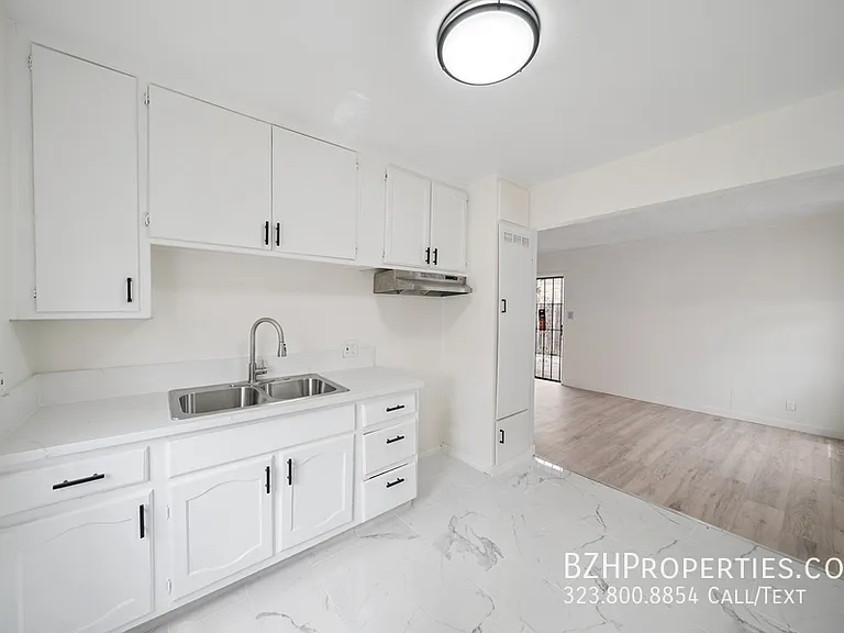 8633 Denver Ave #5 — Photo 2