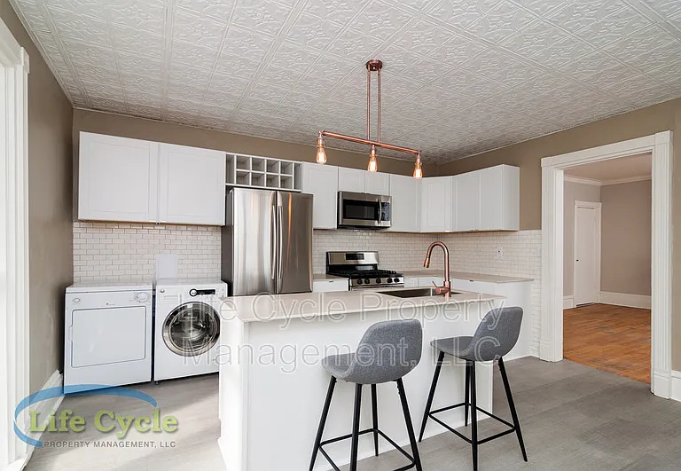 335 Washington St SE — Photo 7