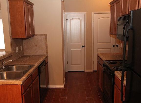 3rd image of 1524 Muirfield Bend Dr