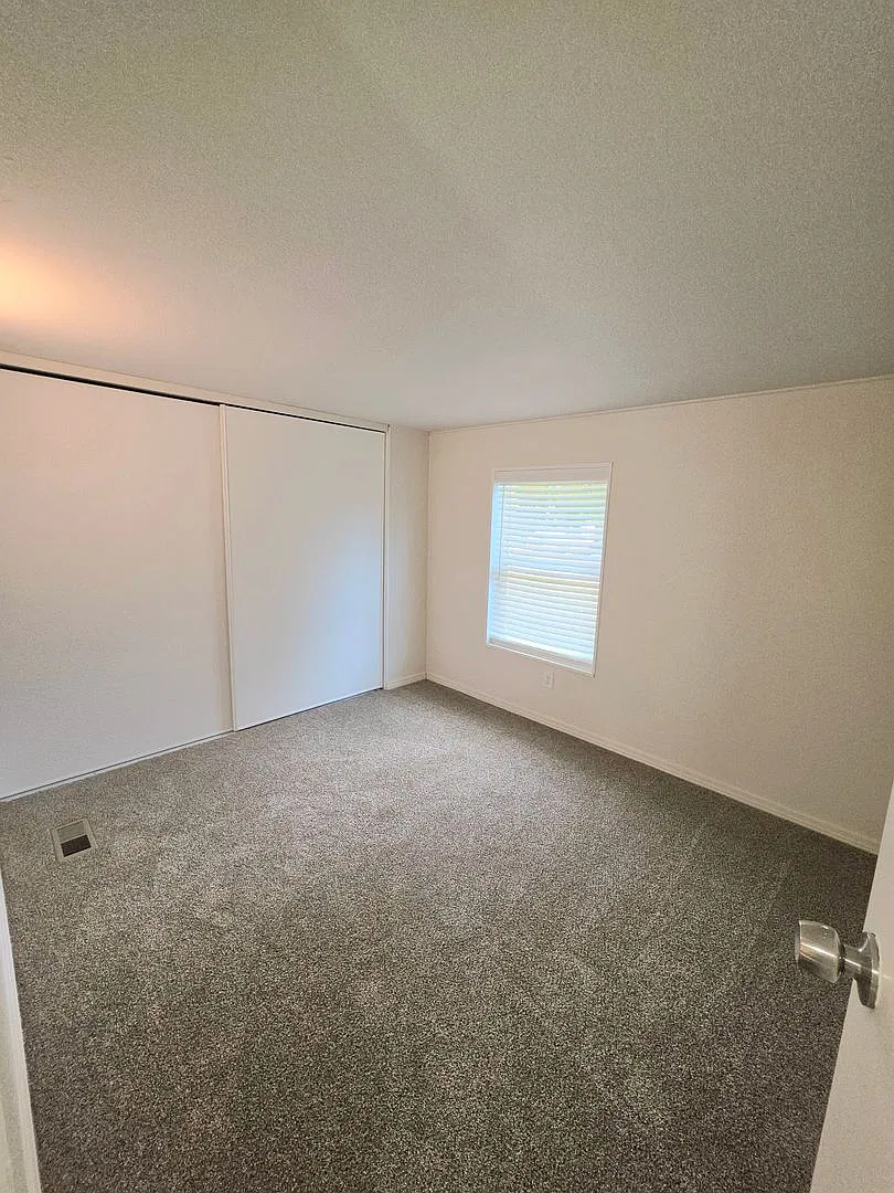 Fully Renovated 2-Bedroom Mobile Home in Hayden — Photo 4