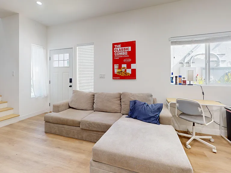 3004 Shrine Pl S — Photo 14