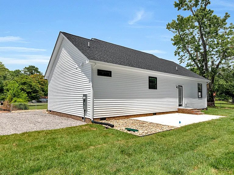 8269 Wonderland Ln — Photo 4