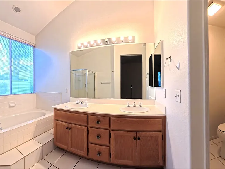 4844 Jadero Dr — Photo 16