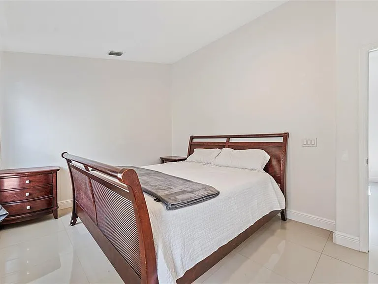7827 Myrtle Oak Ln — Photo 14