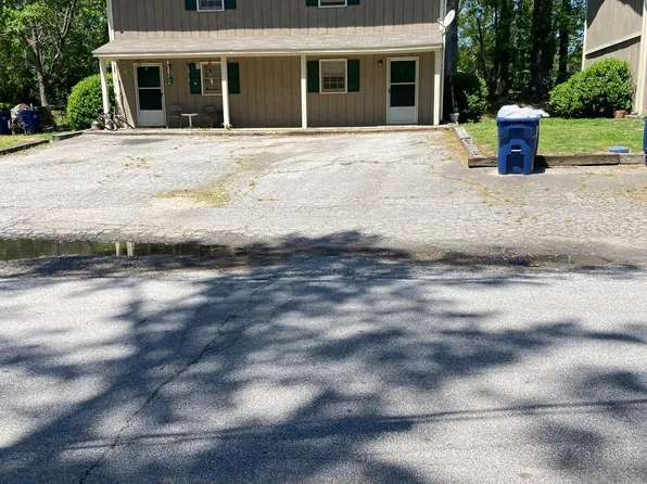 223 Sherwood Dr, Winder, GA 30680