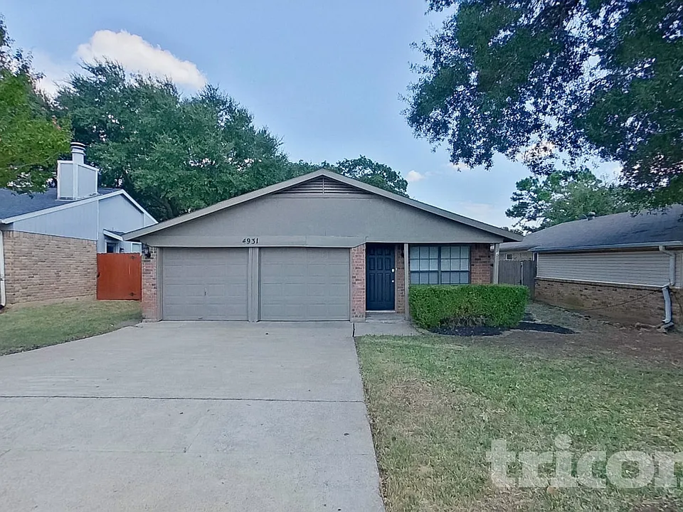 4931 Darrow Ln
