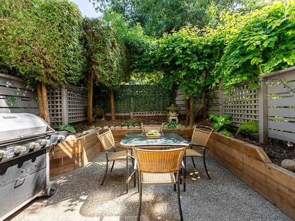 735 W 15th Ave #105, Vancouver, BC V5Z 1R6