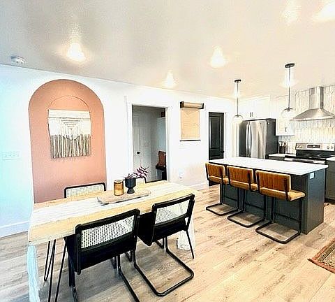 Arch accent wall
