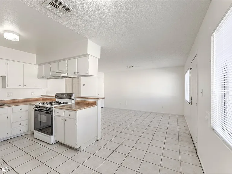 3109 N Walnut Rd #B — Photo 9