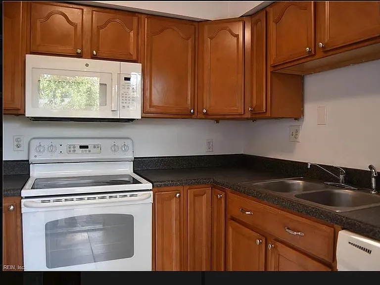 5405 Douglas St — Photo 6