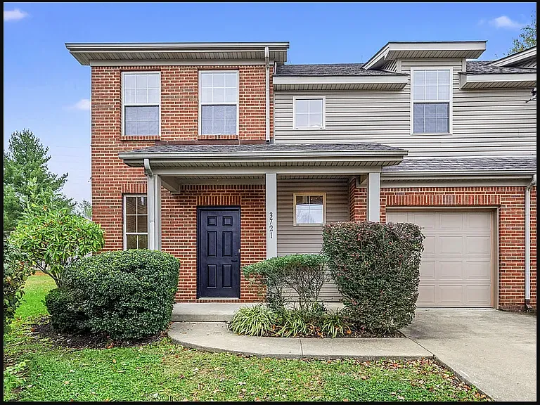468 Newbury Way — Photo 2