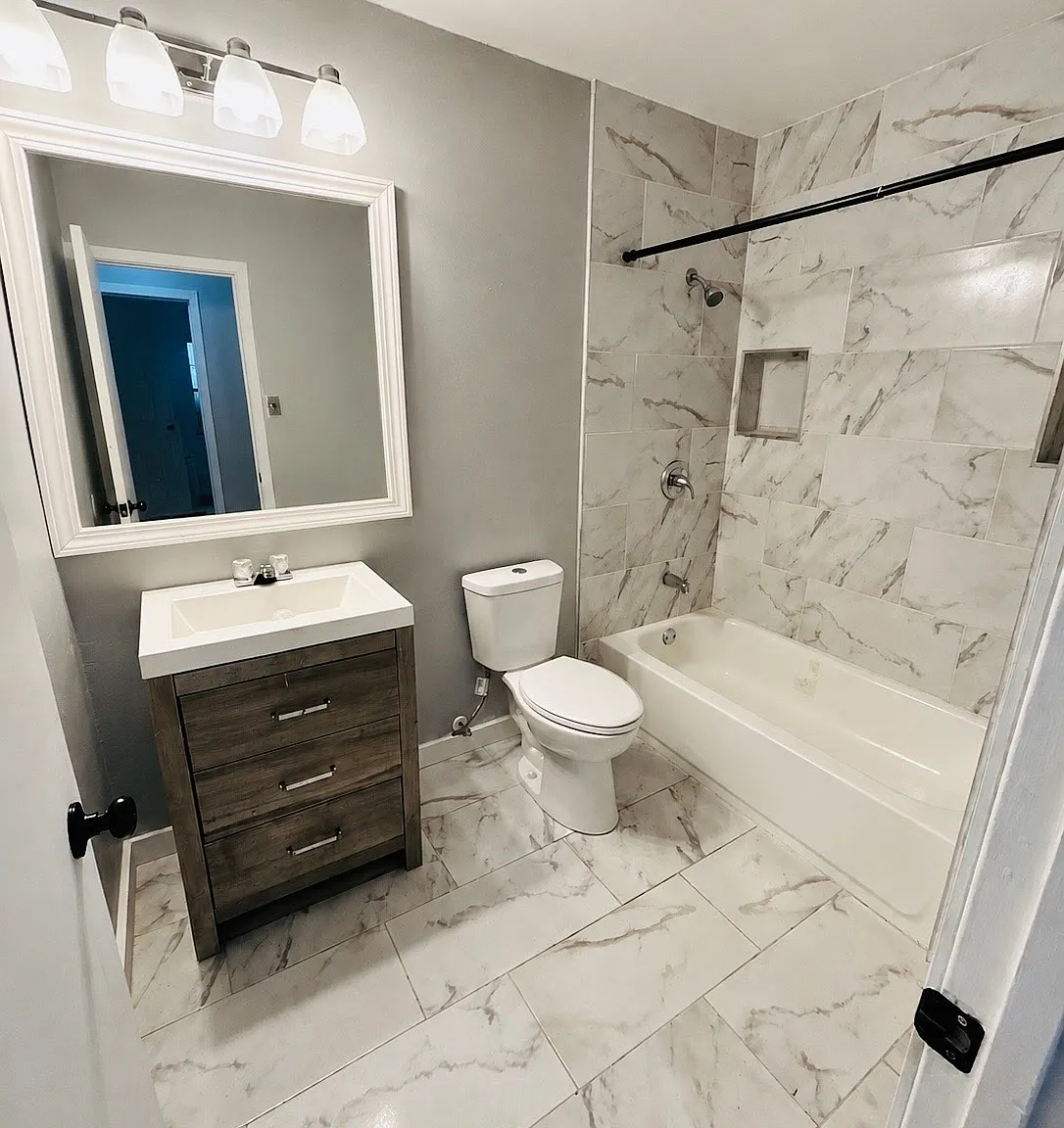 3 bed, 1400 sqft, $1,500 — Photo 1