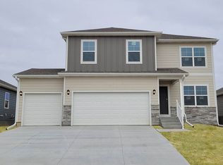 4456 Leawood Dr, Bellevue, NE 68123