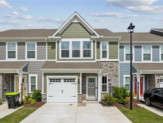 1631 Songbird Ln, Chesapeake, VA 23323