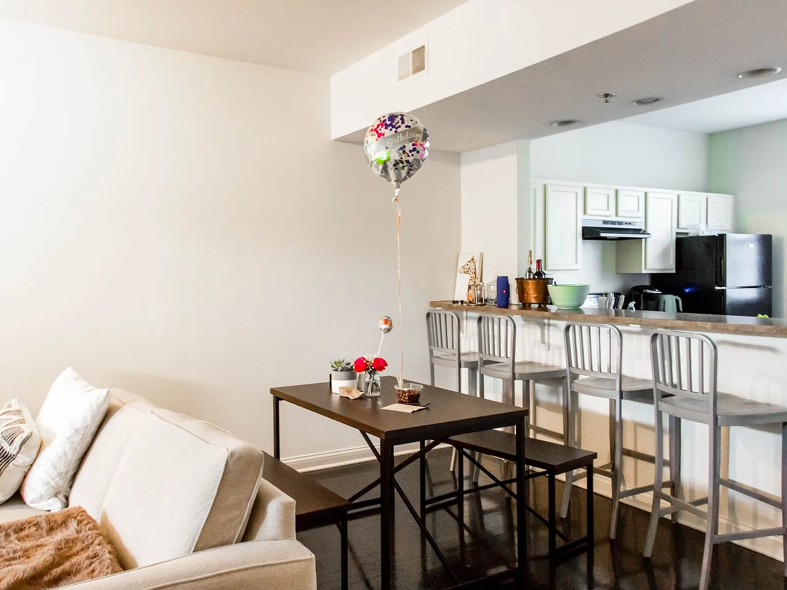 501 N Walnut St — Photo 2