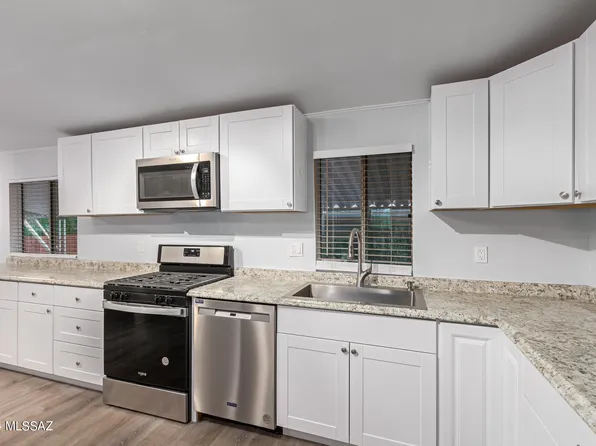7130 N Sandario Rd, Tucson, AZ 85743