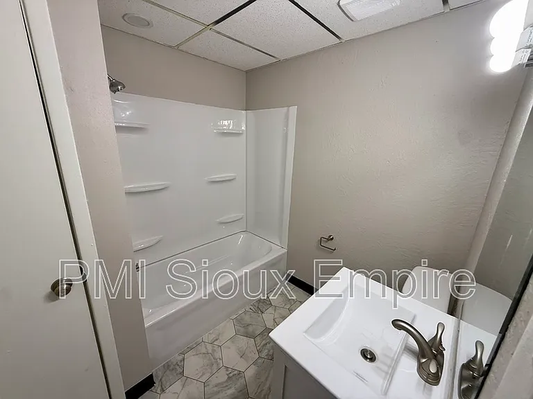 316 N Sherman Ave — Photo 12