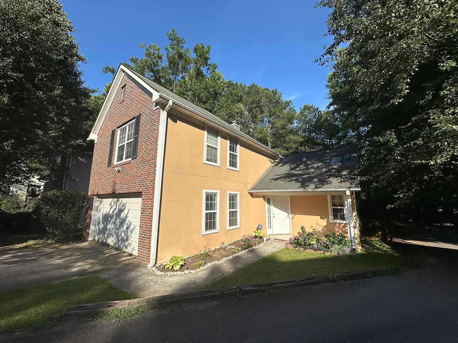 3 bed, 1368 sqft, $2,250 — Photo 2