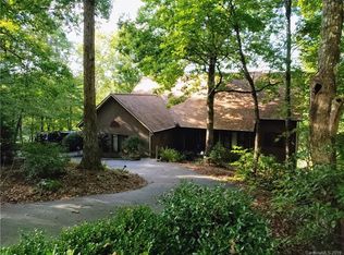 135 Downing Pl, Lake Lure, NC 28746