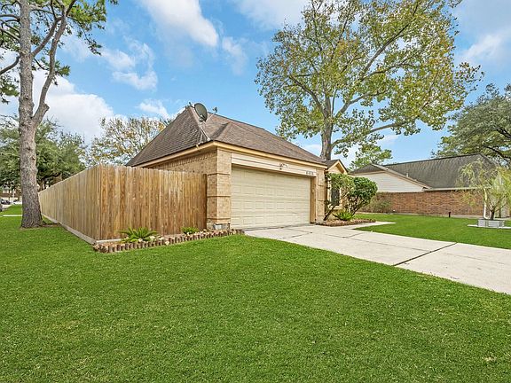 2nd image of 8406 Everseen Ln