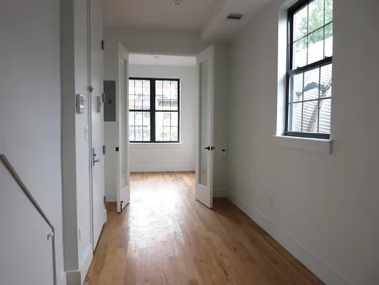 Rented by MNS | media 108