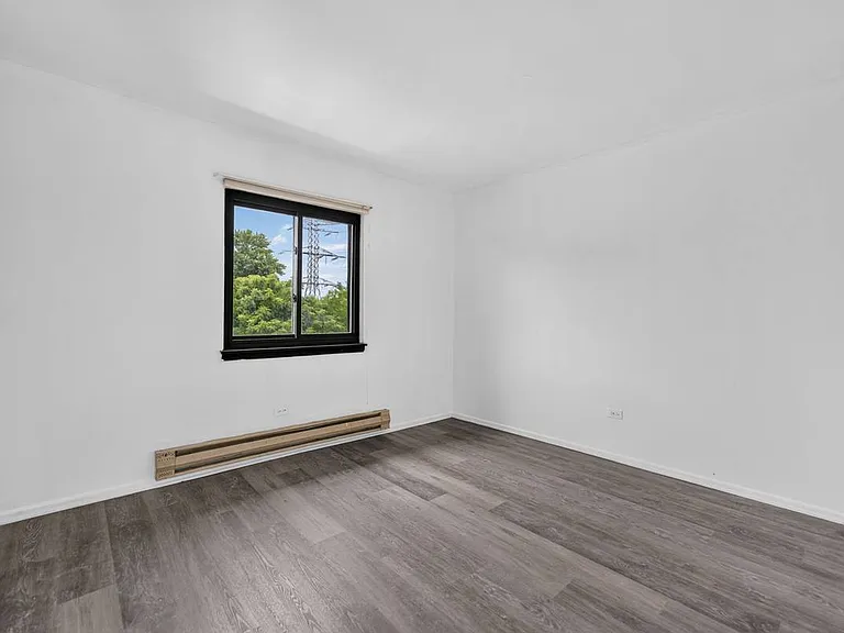 450 Perrie Dr #302 — Photo 12