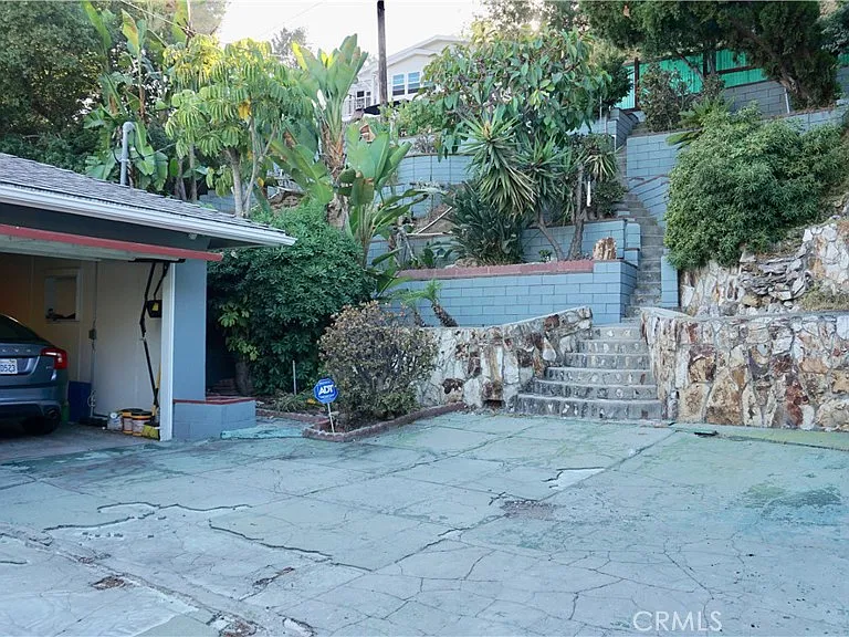 4435 Caledonia Way — Photo 24