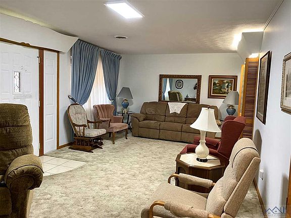 3rd image of 202 Douglas Dr