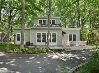 125 Gaskin Dr, Lords Valley, PA 18428