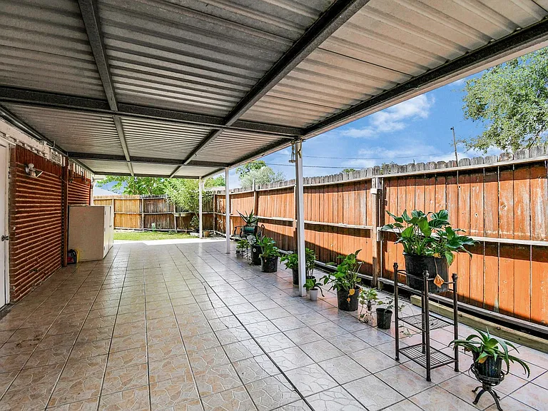 530 Westshire Dr — Photo 30