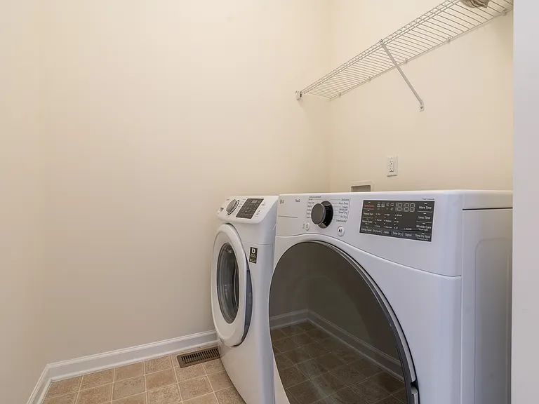 1004 Historic Cir — Photo 8