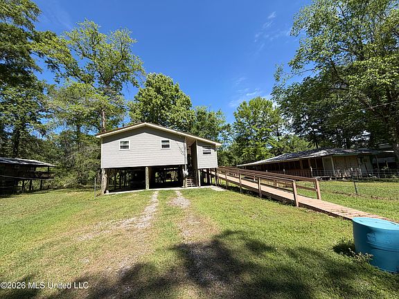 2nd image of 68 Oak Point Rd