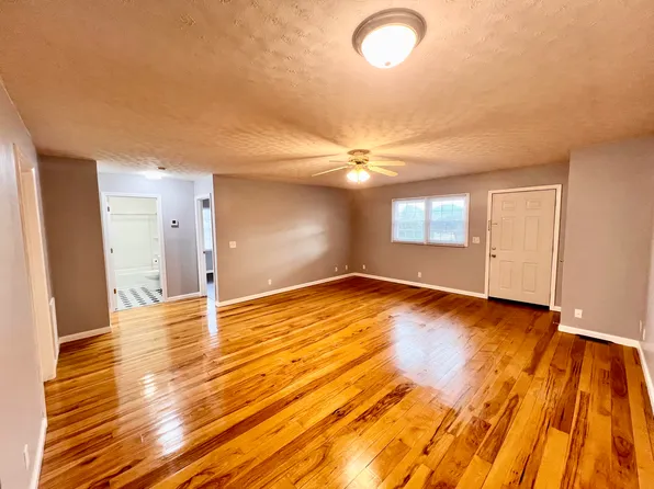 38 Long Meadow Dr APT 2, Leicester, NC 28748