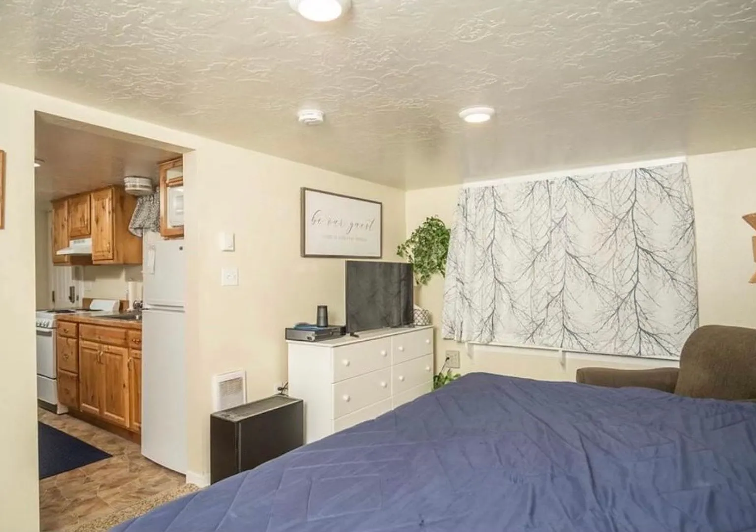 936 E Center St — Photo 3