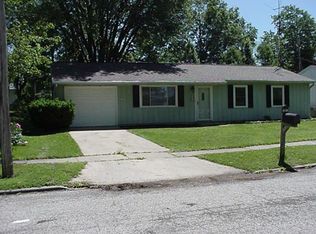 1221 Dogwood Ln, Bloomington, IL 61704