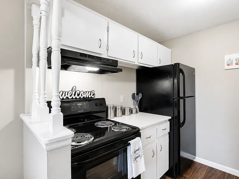 Lenexa Crossing Apartments — Photo 8