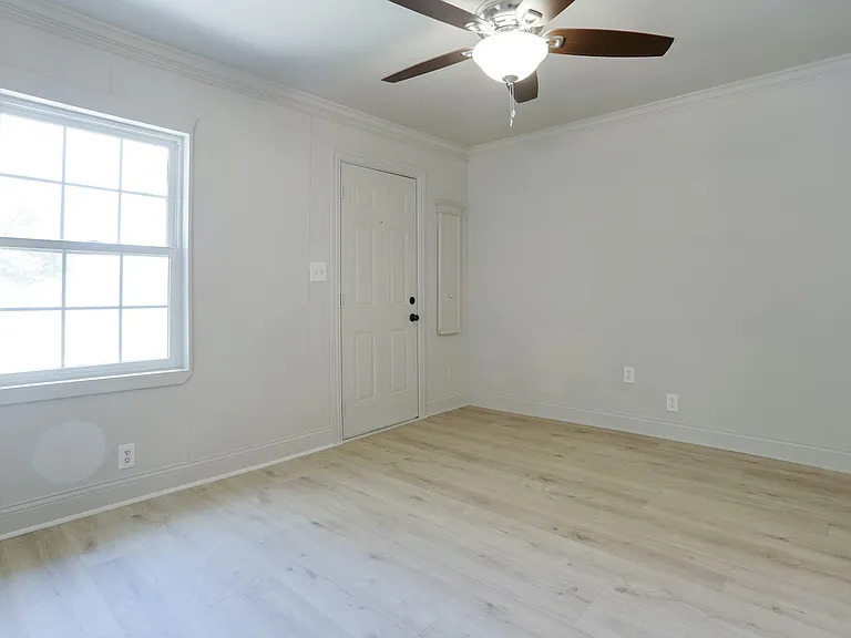 221 Porter Dr — Photo 7