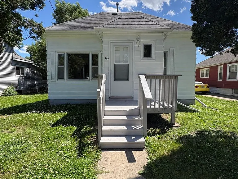 307 Center St — Photo 1